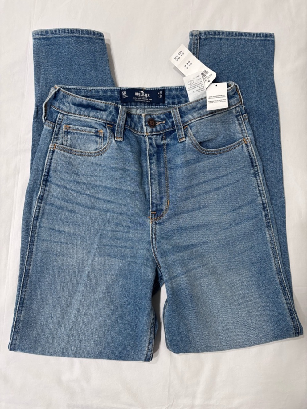 Hollister Ultra High Rise Mom Jeans Light Wash Blue Size 5R / 27